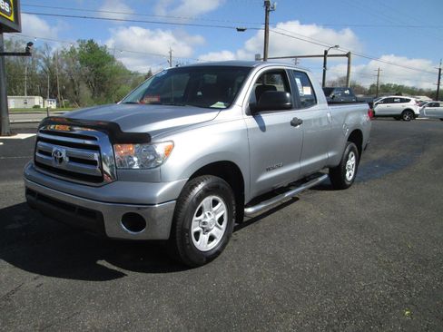 Used 2011 Toyota Tundra 4x4 Double Cab w/ Tow Pkg image 2