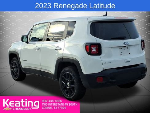 Used 2023 Jeep Renegade Latitude AWD/4WD image 2