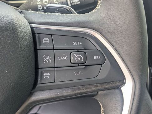 Used 2024 Jeep Grand Cherokee Limited RWD image 18