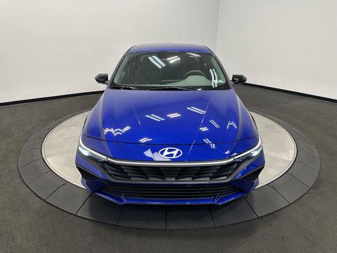 Certified 2025 Hyundai Elantra Sport FWD image 3