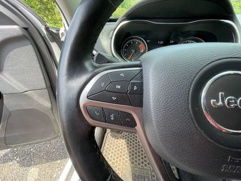 Used 2019 Jeep Cherokee Limited AWD/4WD image 17