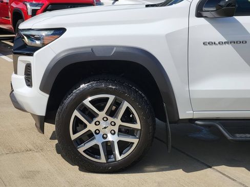 Used 2024 Chevrolet Colorado Z71 w/ Z71 Convenience Package 2 AWD/4WD image 8