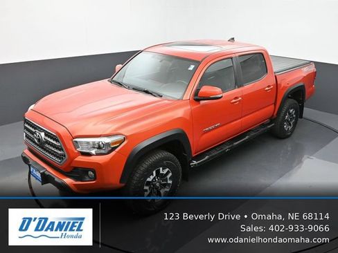 Used 2016 Toyota Tacoma TRD Off-Road AWD/4WD image 16