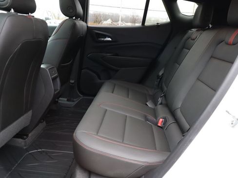 Used 2025 Chevrolet Trax RS w/ Sunroof Package image 38