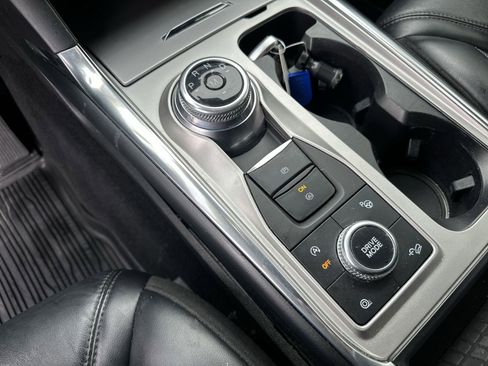 Used 2020 Ford Explorer Platinum w/ Premium Technology Package AWD/4WD image 16