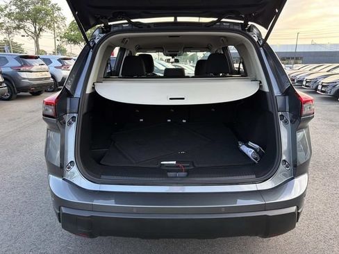 Used 2025 Nissan Rogue S AWD/4WD image 9