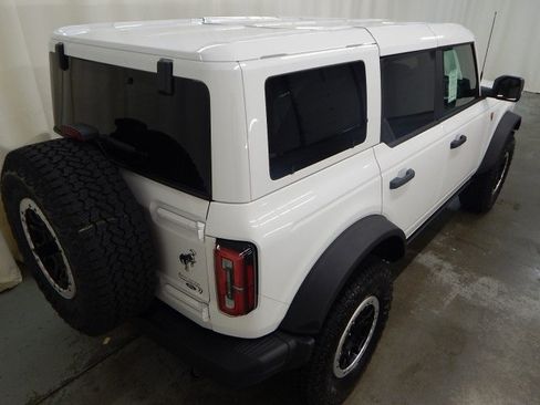 New 2025 Ford Bronco Badlands image 3