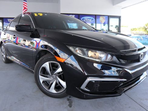 Used 2019 Honda Civic LX image 2