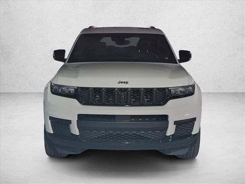 Used 2023 Jeep Grand Cherokee L Laredo RWD image 2