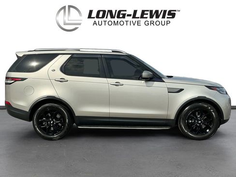 Used 2017 Land Rover Discovery SE image 8
