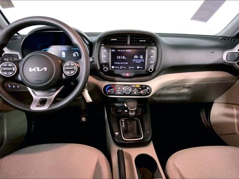 Used 2025 Kia Soul LX w/ LX Technology Package FWD image 15