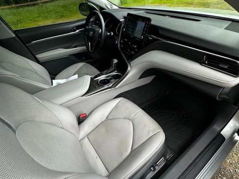 Used 2022 Toyota Camry XLE w/ Navigation Package FWD image 22