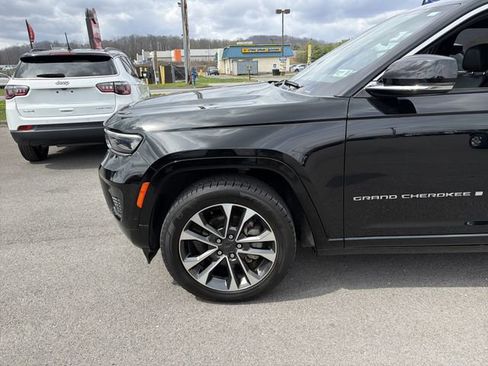 Used 2023 Jeep Grand Cherokee Overland AWD/4WD image 12
