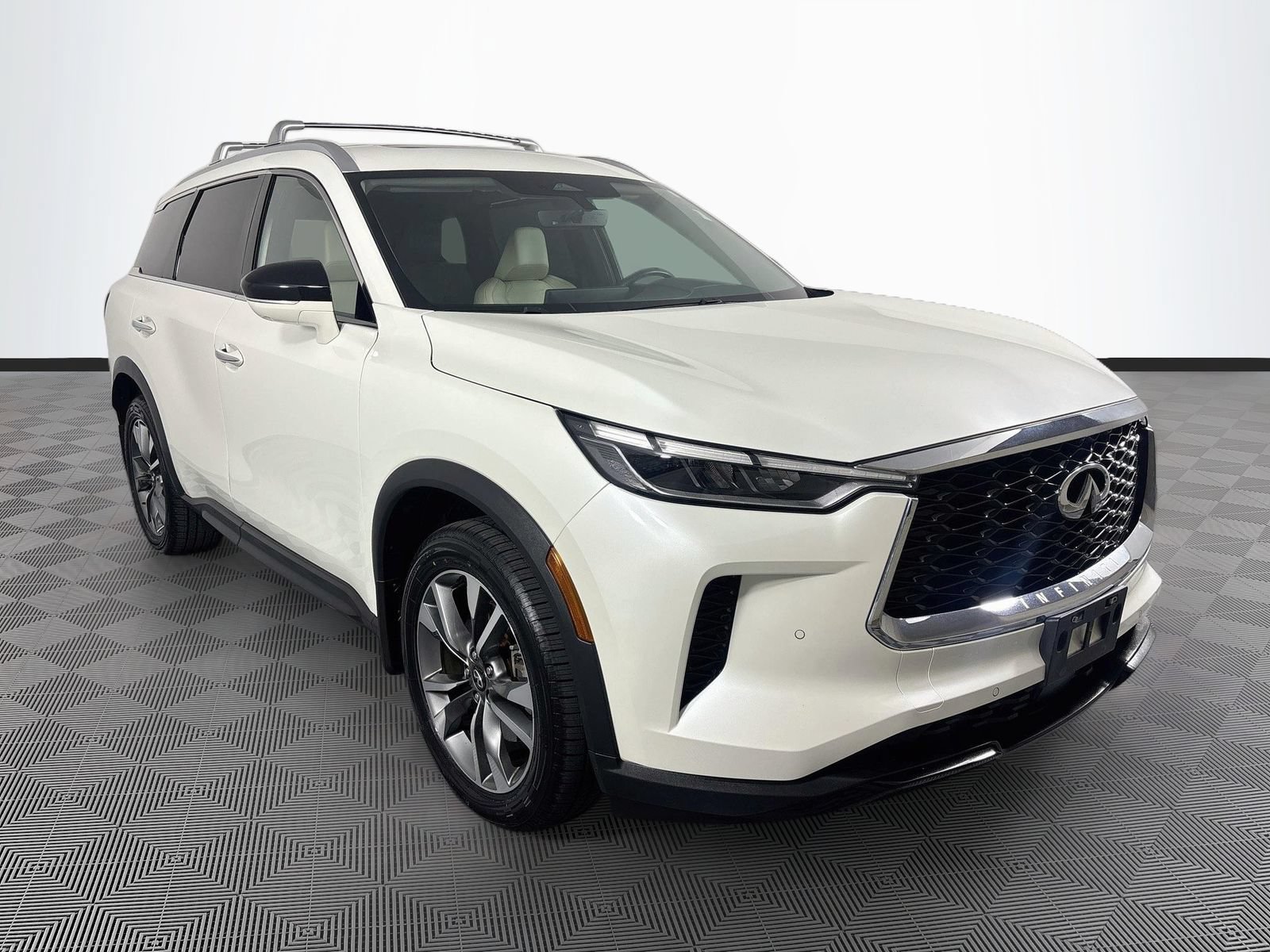 Used 2023 INFINITI QX60 Luxe w/ Cargo Package AWD/4WD image 1