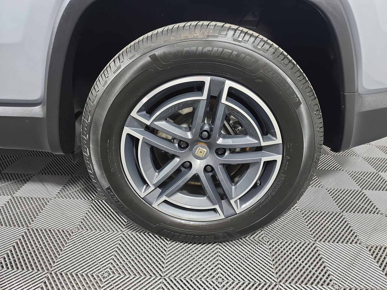 Used 2025 Rivian R1S Adventure Dual AWD/4WD image 10