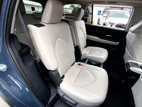 Used 2025 Toyota Grand Highlander Limited image 20