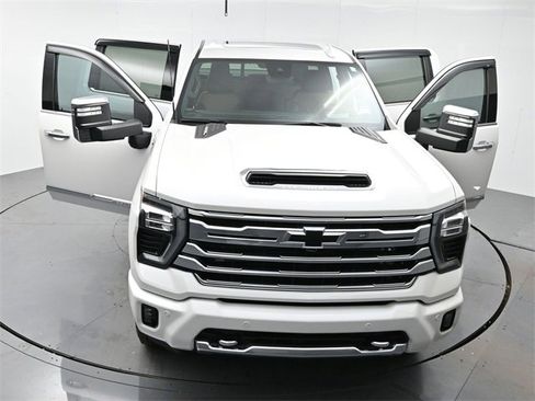 Used 2024 Chevrolet Silverado 2500 High Country w/ High Country Premium Package image 45