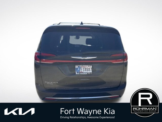 Used 2022 Chrysler Pacifica Touring-L FWD image 4