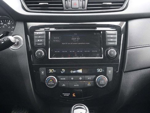 Used 2020 Nissan Rogue SV image 40