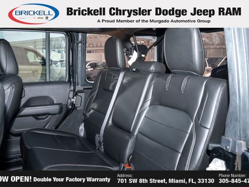 Used 2023 Jeep Wrangler Unlimited Sahara w/ Cold Weather Group AWD/4WD image 17