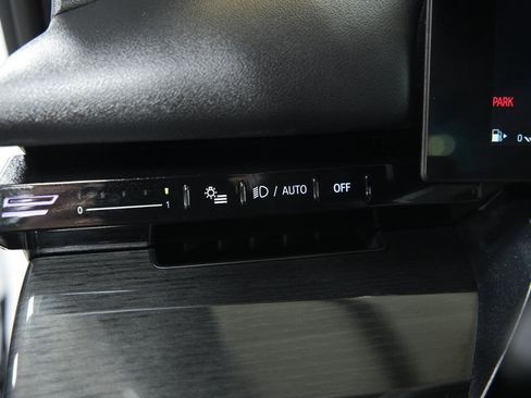 Used 2026 BMW 530i xDrive w/ Premium Package image 32