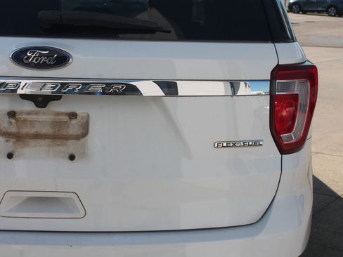 Used 2016 Ford Explorer Base image 4