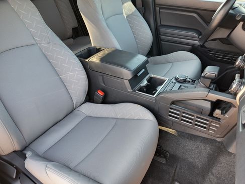 Certified 2025 Toyota Tacoma SR5 AWD/4WD image 11