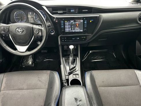Used 2018 Toyota Corolla SE w/ SE Premium Package image 15