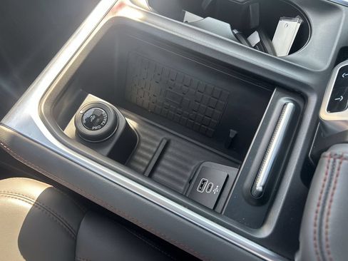 Certified 2025 Ford Expedition Active AWD/4WD image 35