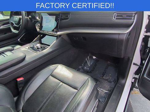 Certified 2024 Jeep Wagoneer Series II AWD/4WD image 38