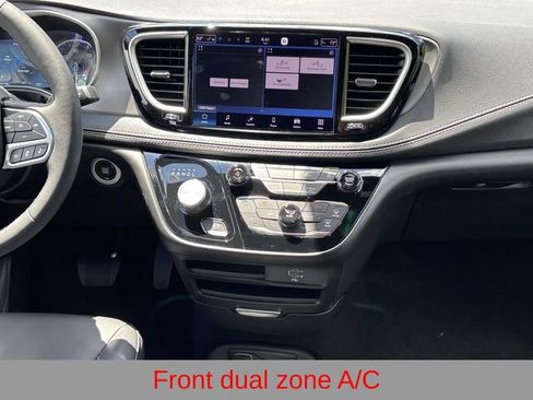 New 2027 Chrysler Pacifica Select AWD/4WD image 13