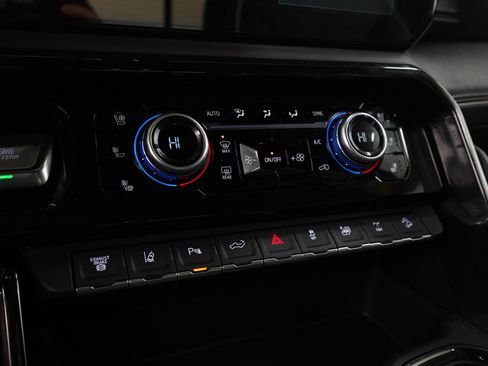 Used 2025 GMC Sierra 2500 AT4X image 20