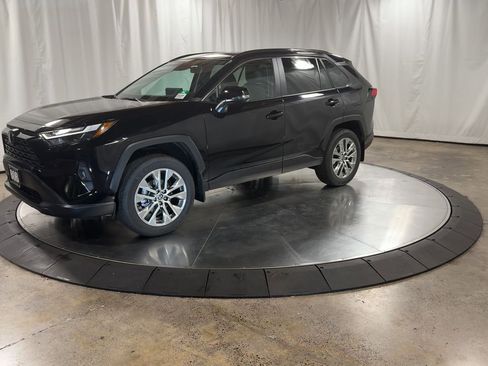 Used 2025 Toyota RAV4 XLE Premium image 6