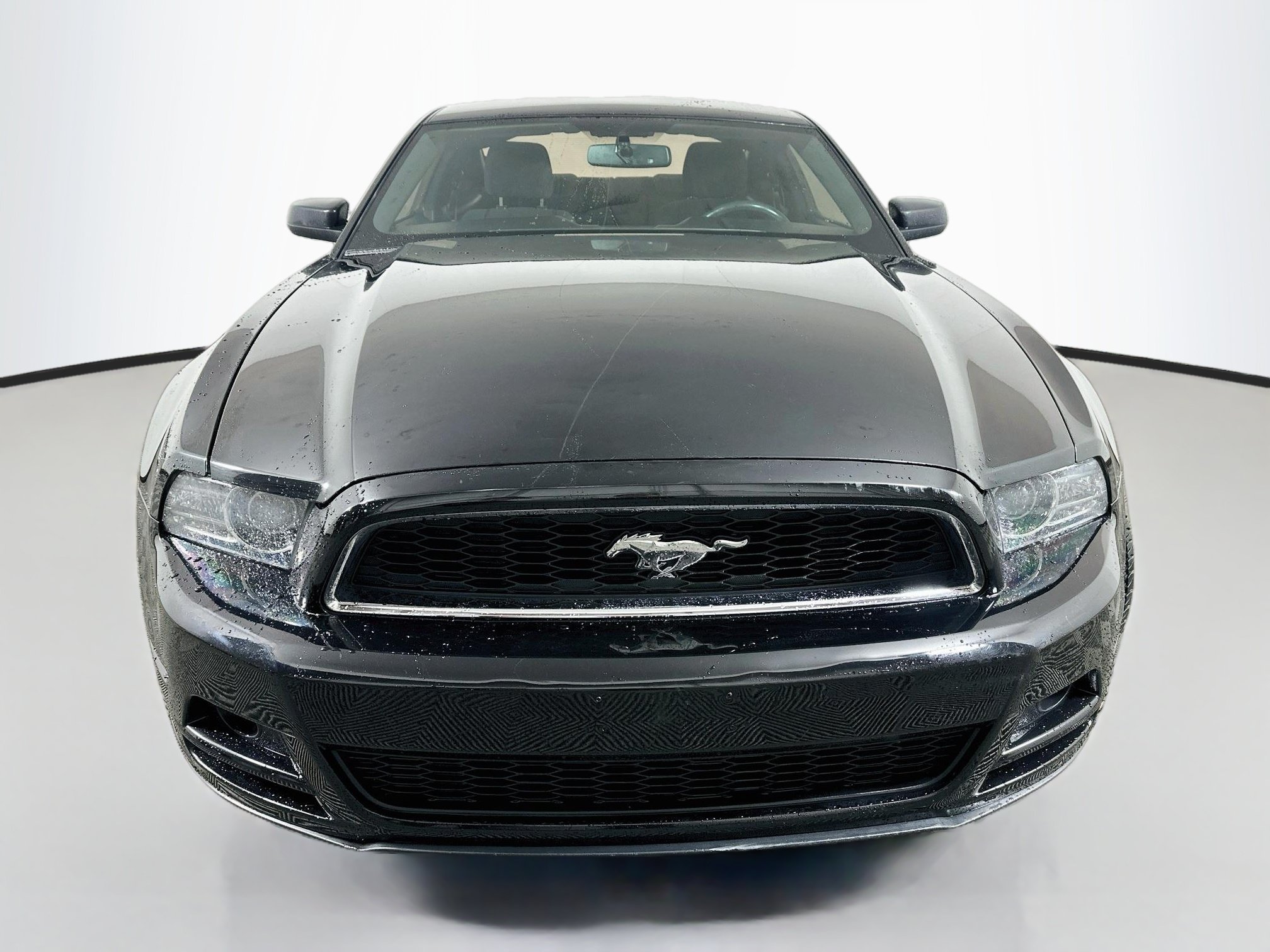 Used 2013 Ford Mustang Coupe RWD image 2