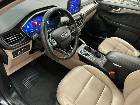 Used 2022 Ford Escape SEL w/ Technology Package FWD image 15