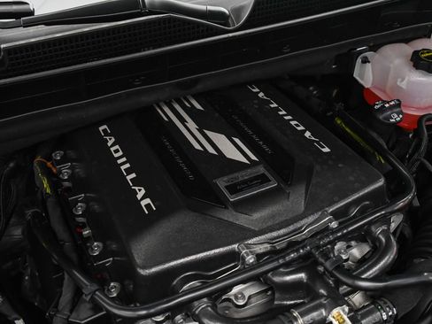 Used 2025 Cadillac Escalade V w/ LPO, ONYX Package image 36