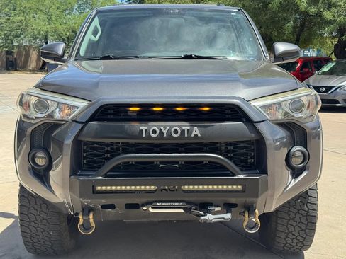 Used 2017 Toyota 4Runner SR5 AWD/4WD image 3