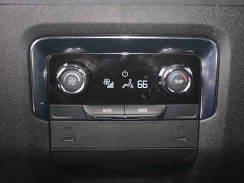 Used 2025 Chevrolet Suburban RST image 12