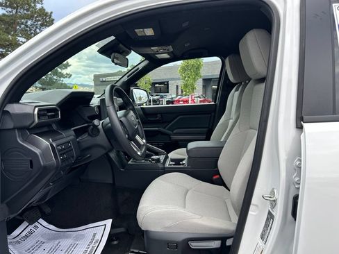 Used 2025 Toyota 4Runner SR5 AWD/4WD image 23