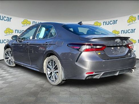 Used 2023 Toyota Camry SE image 2
