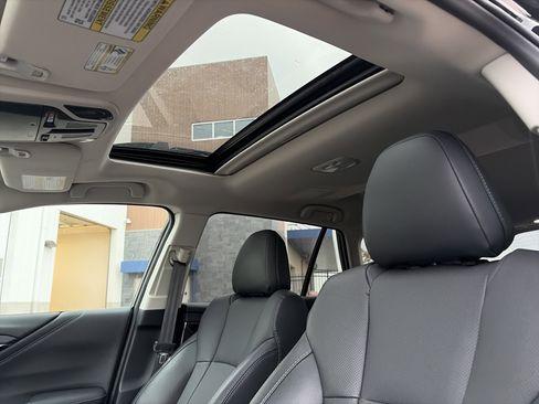 Used 2025 Subaru Outback Limited AWD/4WD image 33