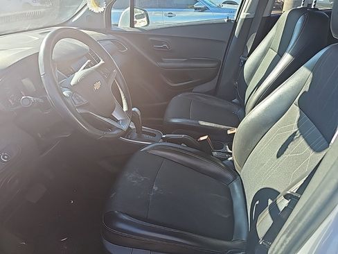 Used 2022 Chevrolet Trax LT w/ Driver Confidence Package image 9