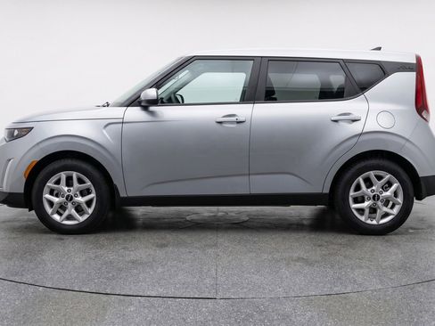 Used 2025 Kia Soul LX w/ LX Technology Package FWD image 5