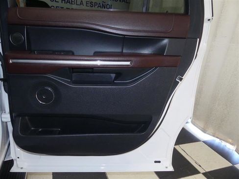 Used 2022 Ford Expedition Max Limited image 29