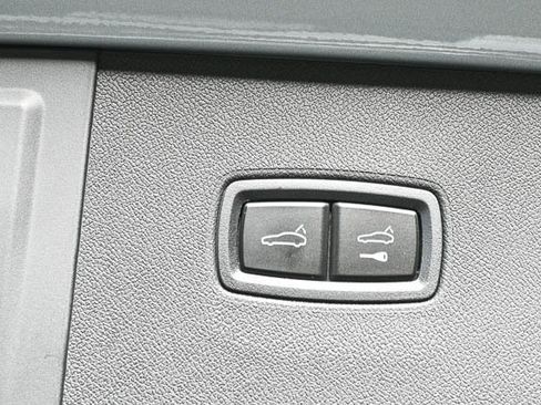 Certified 2025 Porsche Cayenne image 31