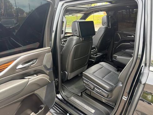 Used 2024 Cadillac Escalade ESV Premium Luxury w/ Performance Package AWD/4WD image 31