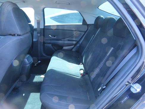 Used 2022 Hyundai Elantra SEL w/ Convenience Package FWD image 11