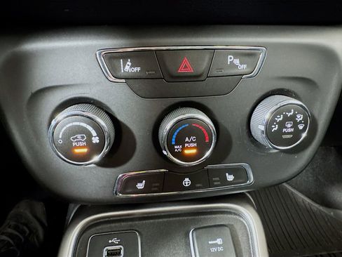 Used 2017 Jeep Compass Latitude FWD image 16