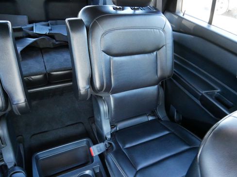 Used 2020 Ford Explorer XLT w/ Equipment Group 202A AWD/4WD image 14