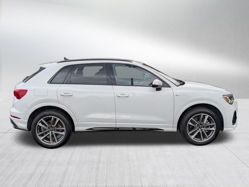 Used 2023 Audi Q3 2.0T Premium w/ Black Optic Sport Package AWD/4WD image 2